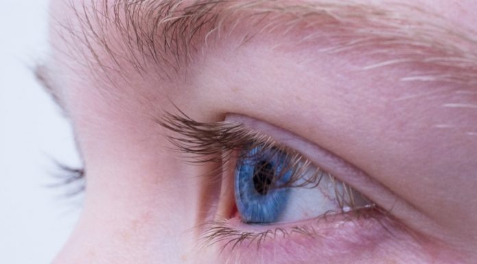 صدمات چشمی کودکان، مراقبت های چشمی کودکان و دلایل افتادگی پلک فوقانی در کودکان و روش درمان آن